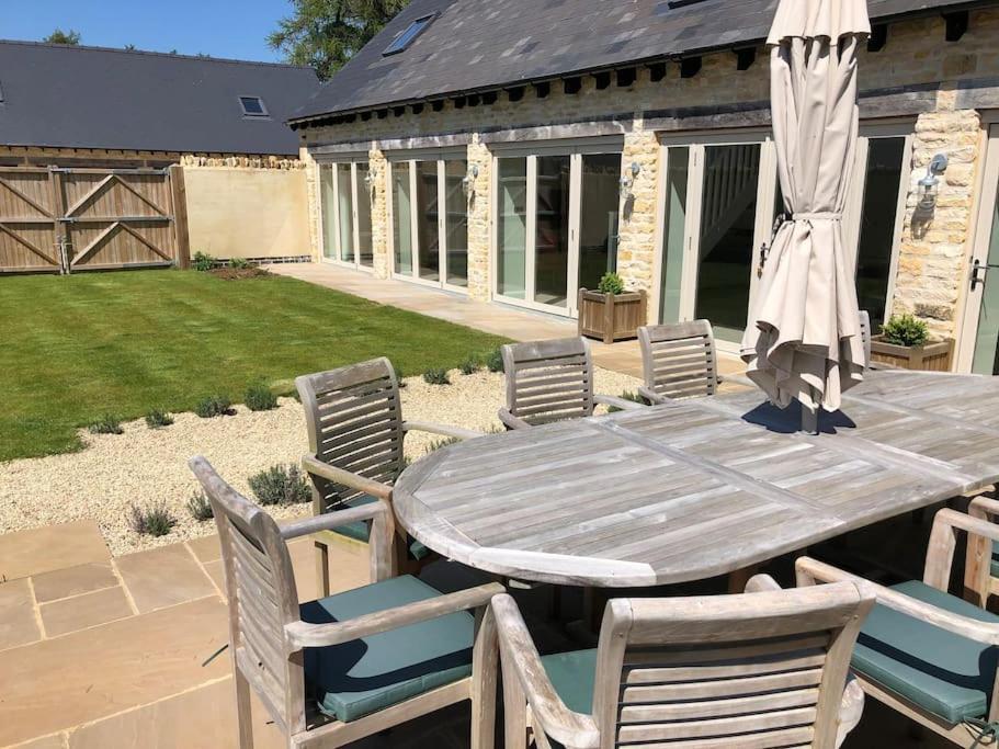 Stone Barn, Contemporary Barn Conversion Cheltenham Ngoại thất bức ảnh