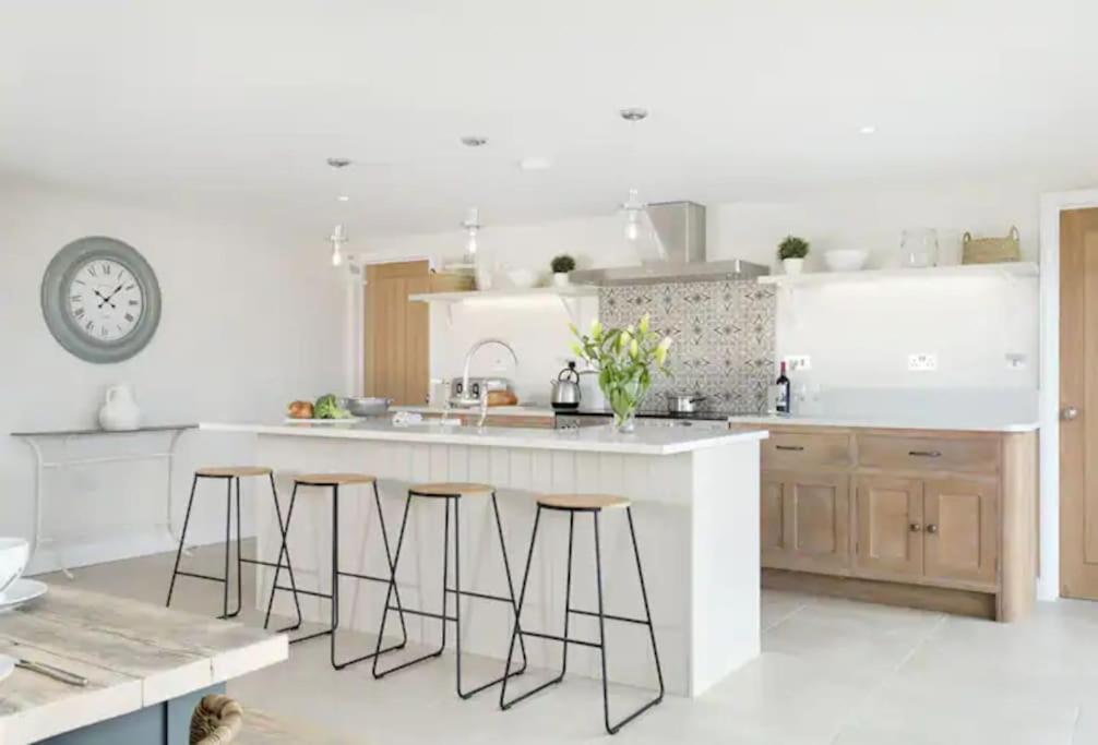 Stone Barn, Contemporary Barn Conversion Cheltenham Ngoại thất bức ảnh