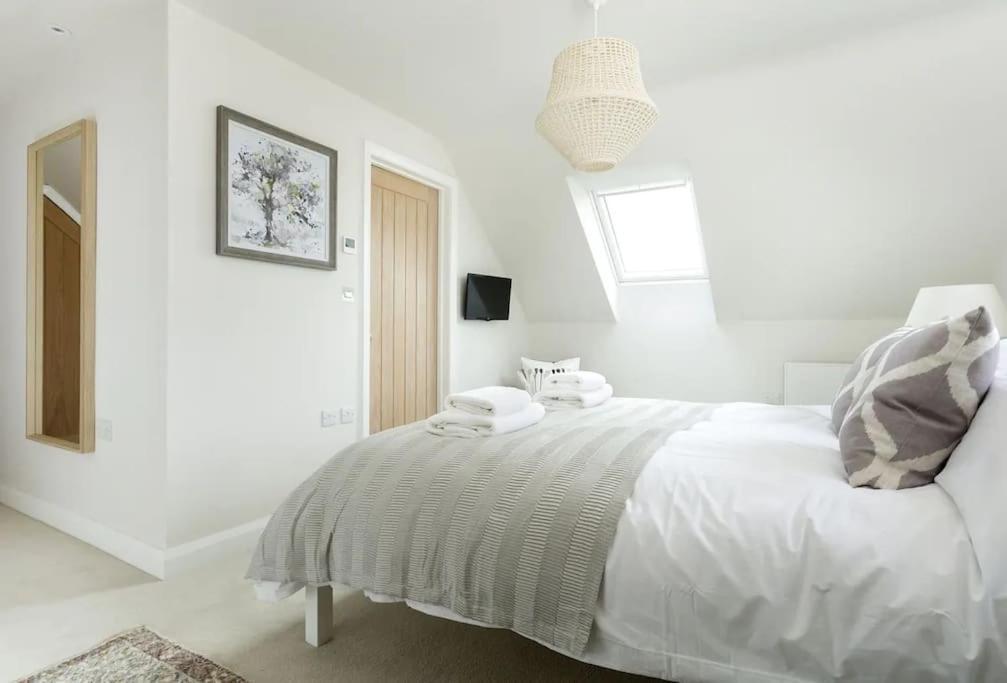 Stone Barn, Contemporary Barn Conversion Cheltenham Ngoại thất bức ảnh